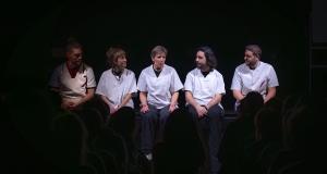 Un spectacle qui marque les esprits… et fait résonner les voix de la santé et du social jusque sur les murs