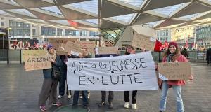 'On ne parvient plus à faire notre travail'&nbsp;: au cœur de la manifestation avec des travailleurs de l'Aide à la jeunesse