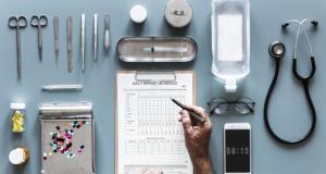 Actes délégués aux aides-soignants : "Revalorisons leur salaire !"