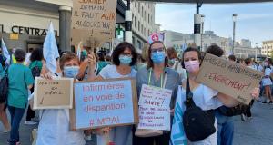 Manifestation des soignants : "On ne travaille plus, on cravache !"