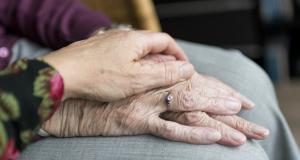 Découvrir le métier d'aide familial.e, un métier-clé pour les familles 