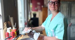Déborah, aide-ménagère sociale : "En général, on nous attend avec impatience"