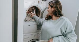Aide à domicile : quel est le travail d'une aide ménagère sociale ?