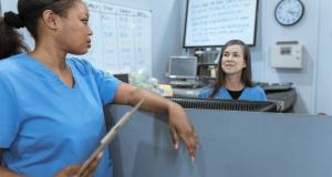 Nouvelle formation d'assistant en soins infirmiers : "Il est primordial de clarifier le profil de l'infirmier"