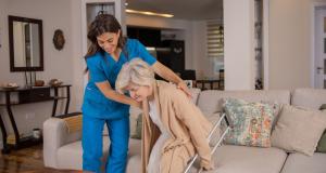 Les infirmiers et infirmières à domicile : piliers essentiels des soins, entre défis actuels et promesses d'avenir