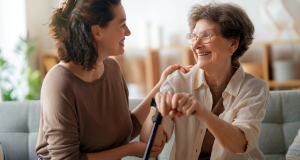 Aidants proches&nbsp;: indispensables aux soins, mais encore trop peu soutenus