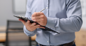 Travail social : ce qu'on ne dit jamais lors des inspections et évaluations 