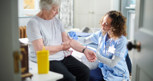 Soins palliatifs&nbsp;: 600 jours d'inaction, souffrance des patients en fin de vie et des soignants