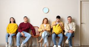 À 8h, la salle d'attente est déjà pleine&nbsp;: une matinée au CPAS de Saint-Gilles après la réforme du chômage