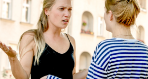 Quand la violence se cache aussi entre femmes dans le travail social