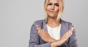 Dire non sans rompre la relation d'aide : un équilibre professionnel délicat