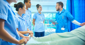 Stage infirmier : pourquoi l'accueil fait rester ou quitter la profession