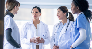 Infirmiers indépendants&nbsp;: les hôpitaux face à un choix RH sous tension