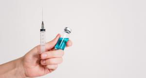 Vaccination des jeunes enfants : les sages-femmes bientôt autorisées