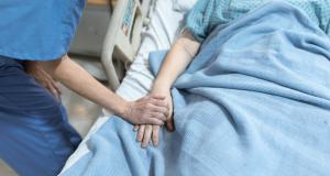 Reprendre des études à 34 ans pour devenir aide-soignante : le début d'un parcours qui a du sens