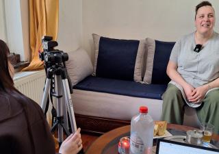 Plongée au cœur du terrain : nos témoignages et reportages en vidéo