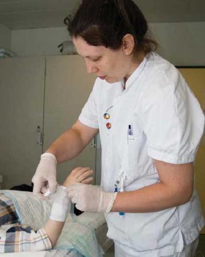 Devenir infirmier en travaillant