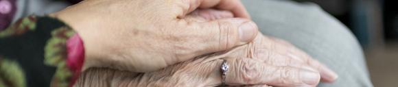 Découvrir le métier d'aide familial.e, un métier-clé pour les familles 