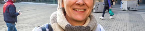Femme engagée, l'infirmière sociale soigne les personnes sans-abri !
