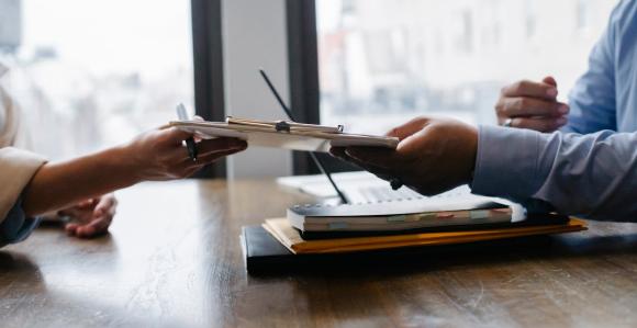 Exclusion des chômeurs longue durée&nbsp;: les CPAS en alerte, les travailleurs sociaux sous tension