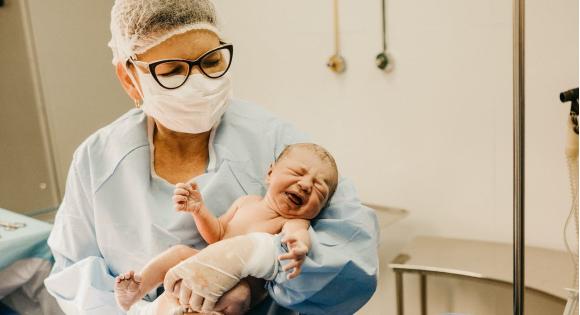 Un meilleur suivi des mères vulnérables pendant et après la grossesse