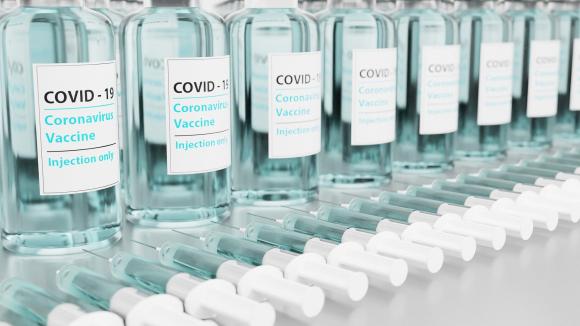 Maisons de repos bruxelloises : 1 travailleur sur 3 n'est pas vacciné...