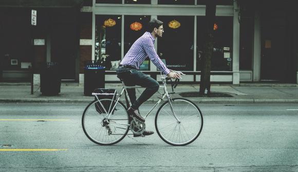 Rapide, écolo: le vélo ou la trottinette pour aller chez ses patients