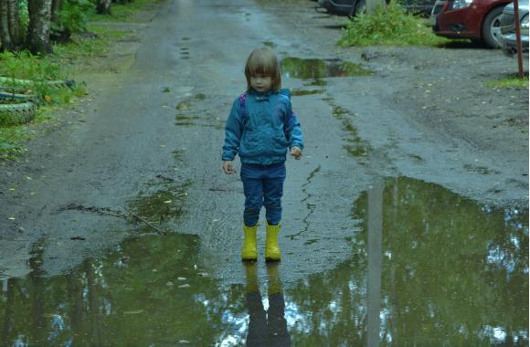 Inondations : aide psychologique et soutien financier pour les structures d'accueil de la petite enfance