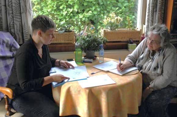 Alix, fée des séniors : portrait d'une artiste et psychomotricienne relationnelle