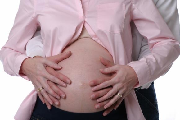 Mêmes règles pour l'écartement des femmes enceintes