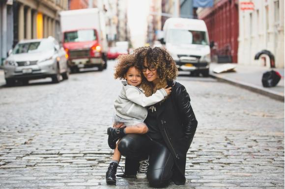 Aider une famille monoparentale, un leurre ?