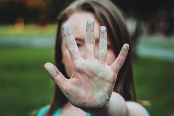 Stop it now : une ligne d'écoute pour contrer les fantasmes sexuels violents