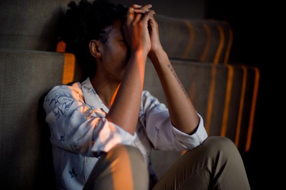 Covid&nbsp;: le stress chronique continue de menacer les professionnels de l'aide et des soins