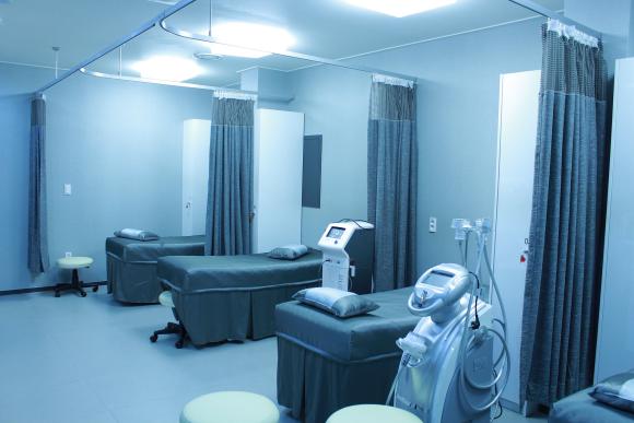 Privatisation des structures de soins de santé&nbsp;: mieux saisir la complexité du secteur