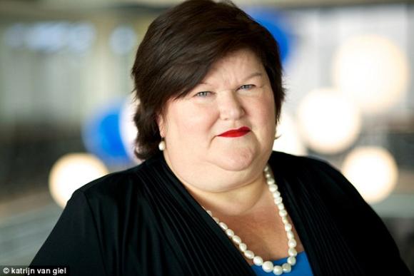 Réduction du séjour en maternité : Maggie De Block répond !