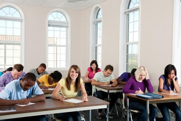 Stages (trop) courts pour les futurs agents d'éducation