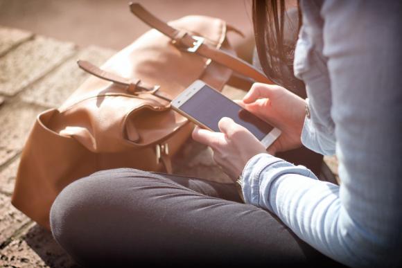 Isolement, culture de l'instantané et travail social font-ils bon ménage&nbsp;?