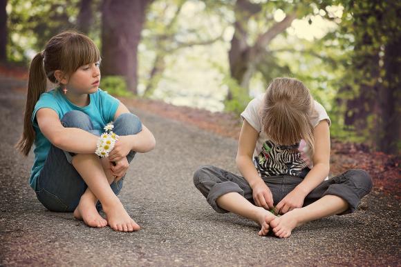 Quand l'enfant maltraité se confie: voici les attitudes à privilégier