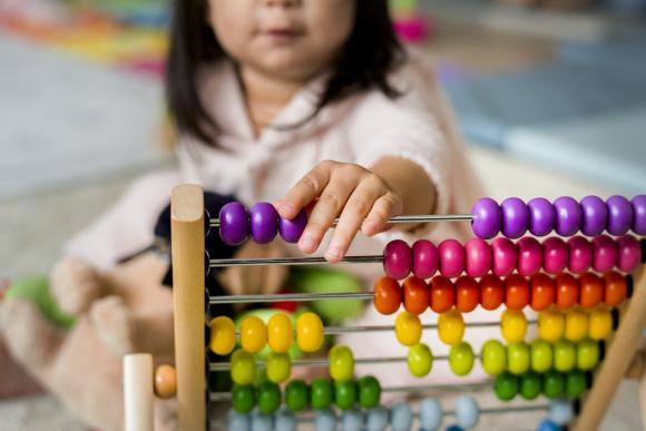 Petite enfance&nbsp;: tenir compte des émotions des professionnels
