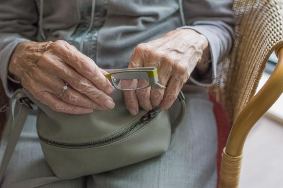 Congé pour aidant proche : durée d'interruption augmentée