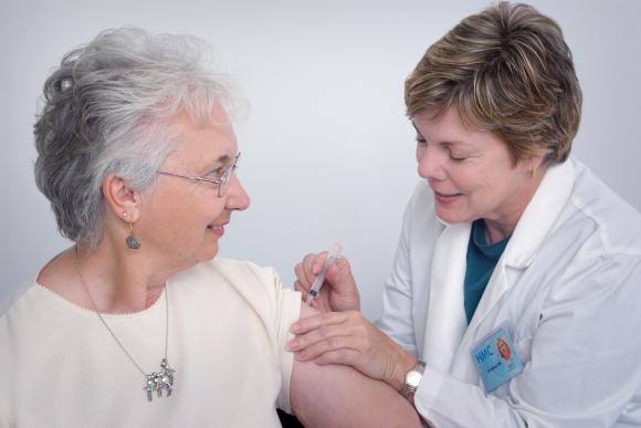 Les CPAS bruxellois appellent à une rapide vaccination du personnel des maisons de repos