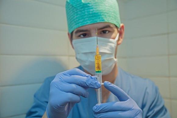Obligation vaccinale des soignants : la riposte des syndicats