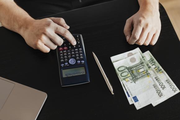 Je veux travailler dans le social ou la santé&nbsp;: quels sont les salaires en vigueur&nbsp;?