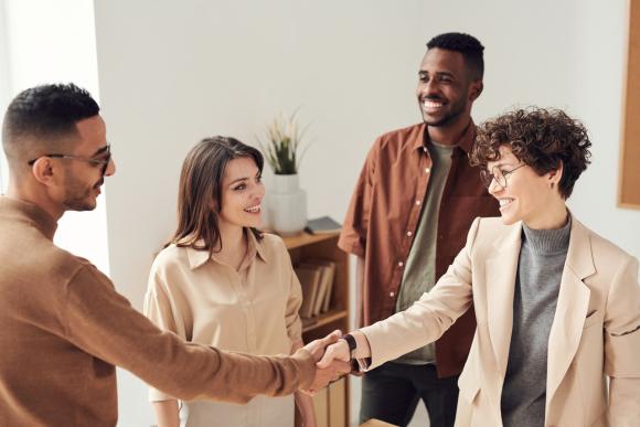 Travail social&nbsp;: accueillir un nouveau travailleur, mode d'emploi