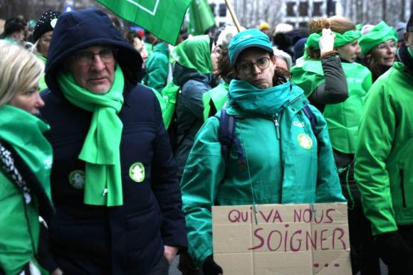 Le Non-Marchand à bout de souffle : « Qui va nous soigner ? »