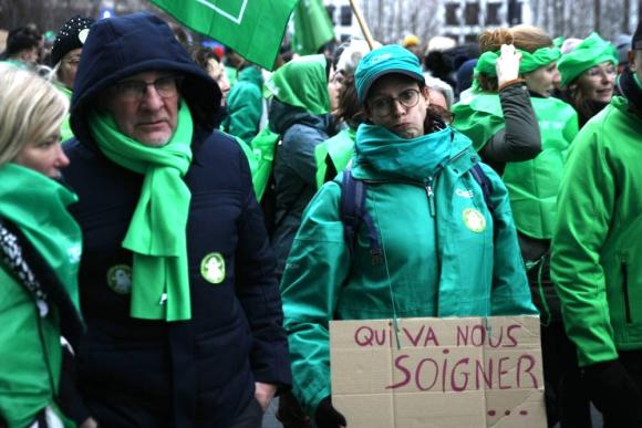 Le Non-Marchand à bout de souffle&nbsp;: « Qui va nous soigner&nbsp;? »