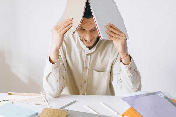 Au travail, toujours plus