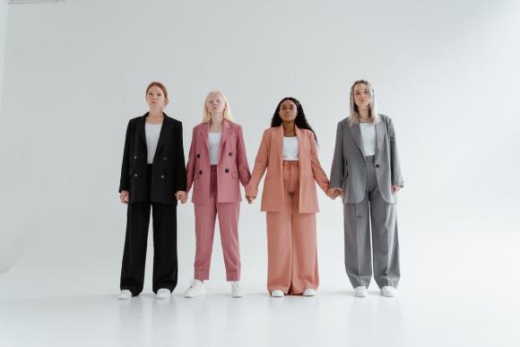 8 mars : cinq choses à savoir sur les femmes dans le secteur associatif