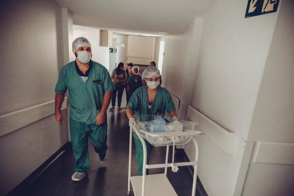 Sages-femmes et infirmiers&nbsp;: un meilleur encadrement des stages dans les petites structures