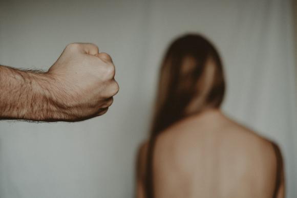 Victimes de violences sexuelles et intrafamiliales : une campagne pour sensibiliser les prestataires de soins